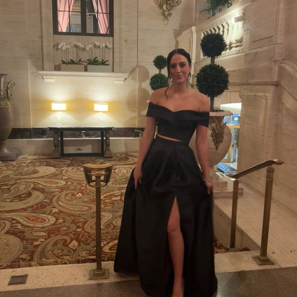 Two piece black gown satin - perfect for prom! - Picture 4 of 4